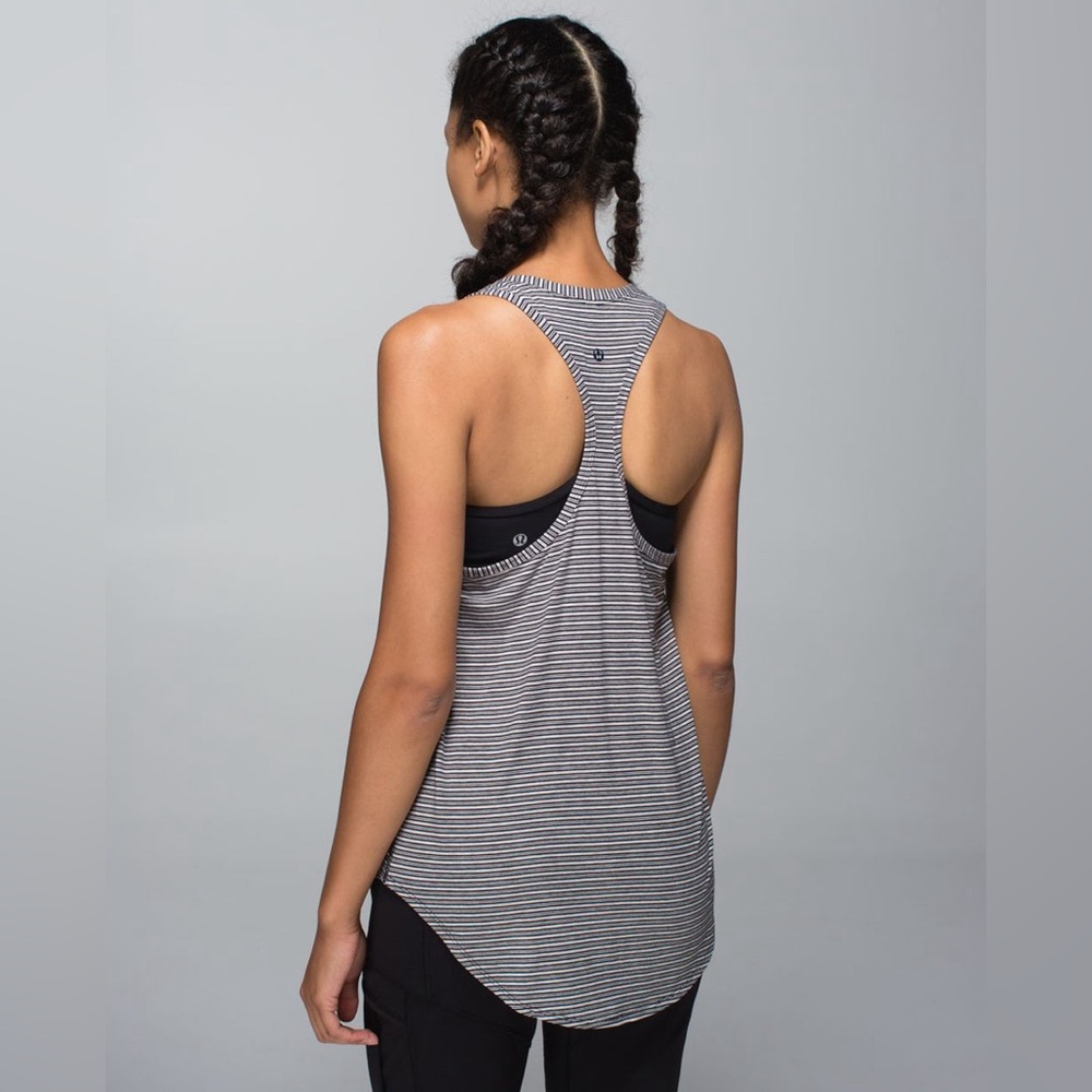 Lululemon‎ Yogi Racerback - Picture 3 of 12